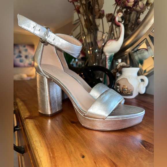 Naturalizer BRIAR size 8.5 wide silver platform cushioned - Picture 1 of 8